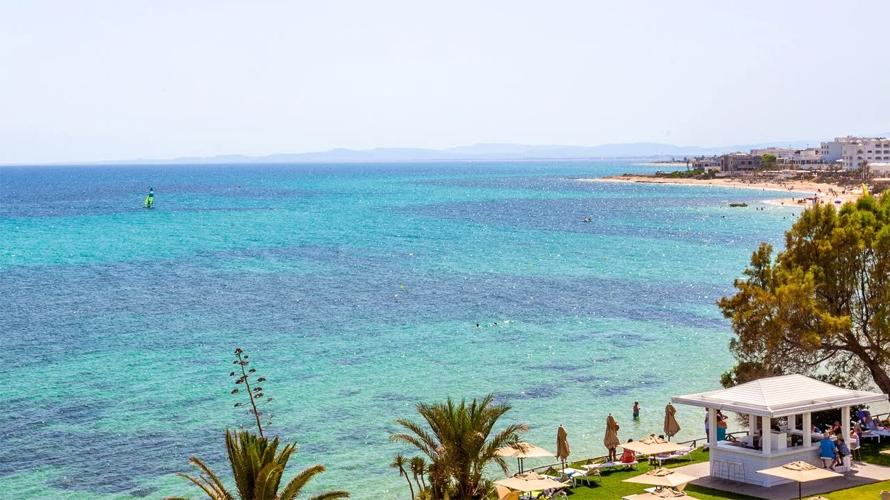 Descubre la elegancia y lujo del Hotel Hôtel Le Sultan en Hammamet, Túnez: Tu oasis de ensueño en el Mediterráneo
